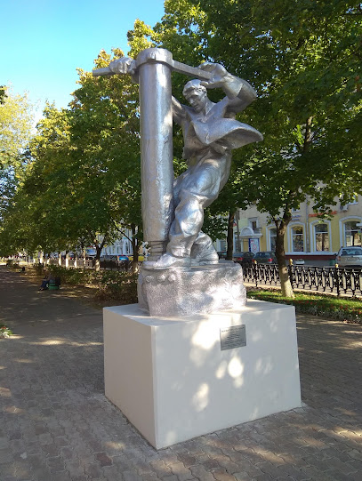 Скульптура "Сталевар"