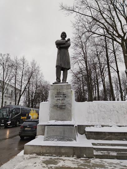 Памятник Некрасову
