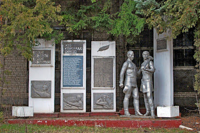 Памятник защитникам отечества.