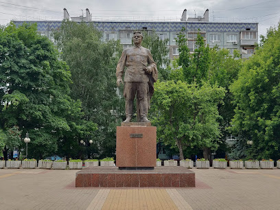 Памятник Кирову.