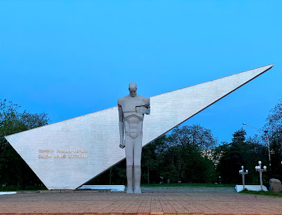 Памятник Погибшим Комсомольцам