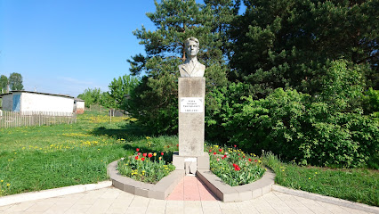 Памятник А.Г. Рева