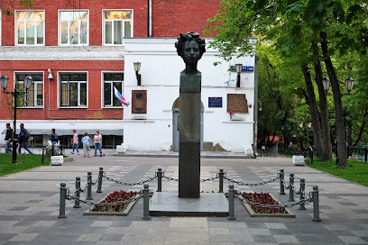 Памятник юному А. С. Пушкину