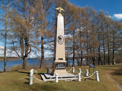Памятник на месте домика Петра Великого