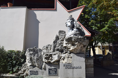 Памятник Нине Попцовой