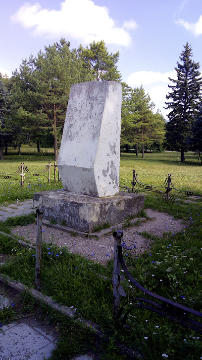 Памятник Погибшим Комсомольцам