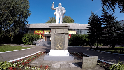 Первый посмертный памятник Ленину в мире