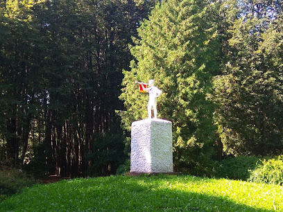 Памятник пионеру