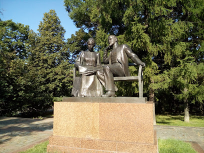 Памятник В.И.Ленину и Н.К.Крупской