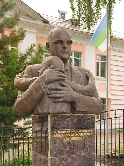 Памятник А.А. Католикову