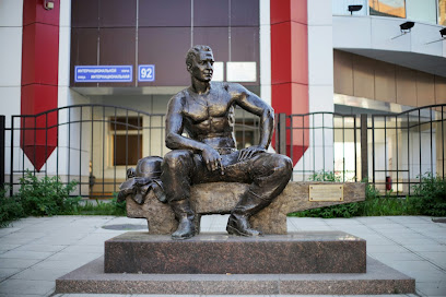 Памятник Электромонтёру