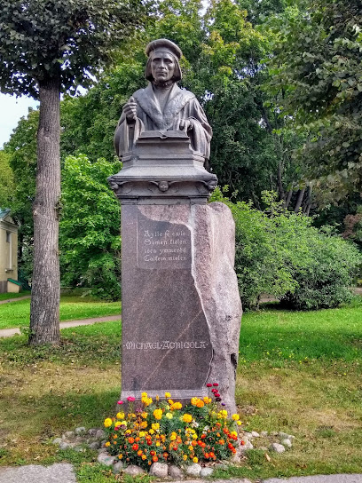 Памятник Микаэлю Агриколе