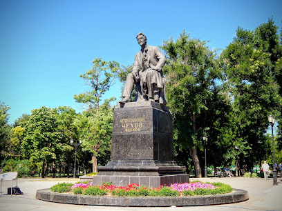 Памятник А. П. Чехову «Вишнёвый сад»