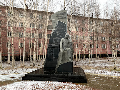 Памятник Тихонов В.И.