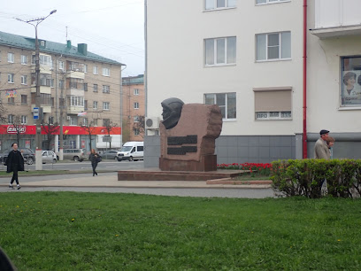 Памятник космонавту А.Г. Николаеву