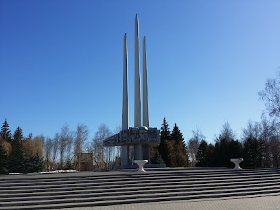 Памятник воинам 16-й воздушной армии (три пики)