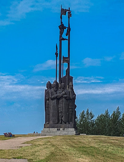 Монумент в память о ледовом побоище