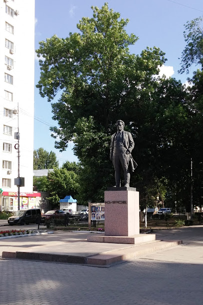 Памятник С. М. КИРОВУ