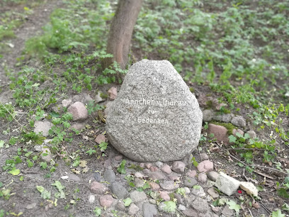 Памятный камень Анхен из Тарау