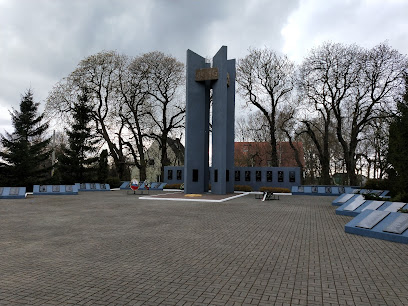 Мемориальный комплекс на братской могиле советских воинов.