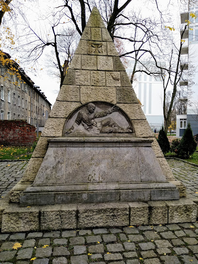 Памятник Умирающий боец