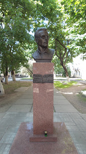 Памятник писателю Борису Васильеву