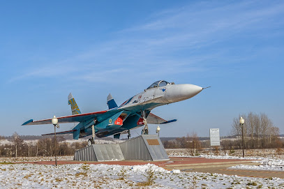 Памятник самолёту-истребителю Су-27