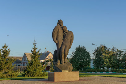 Памятник танкисту и пехотинцу