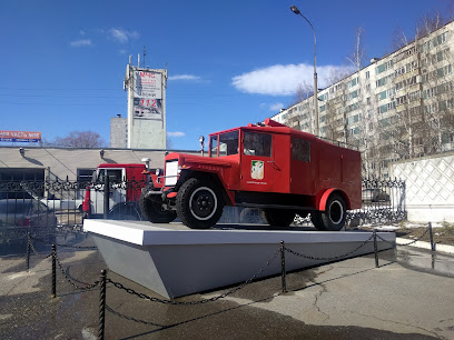 Памятник первой пожарной машине города