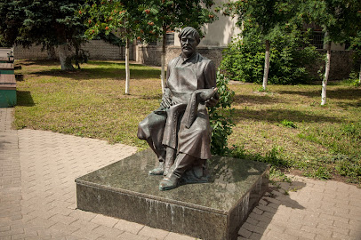 Памятник Сапожнику