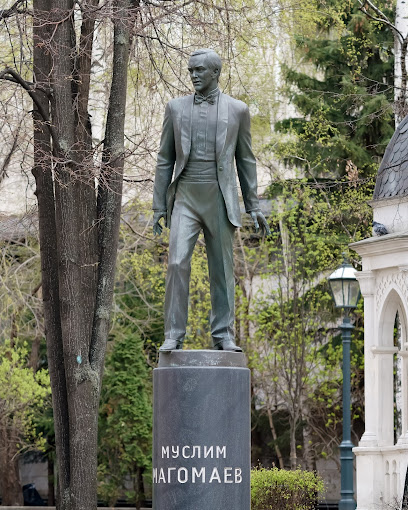 Памятник М. М. Магомаеву