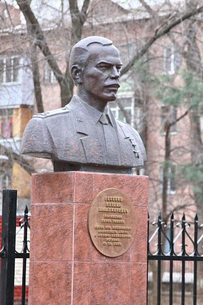 Памятник М. Ревенко