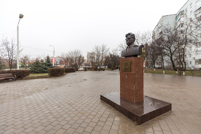 Памятник Первостроителю Юрий Чечин