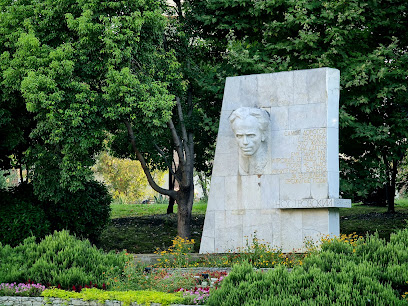 Памятник Н.Островскому