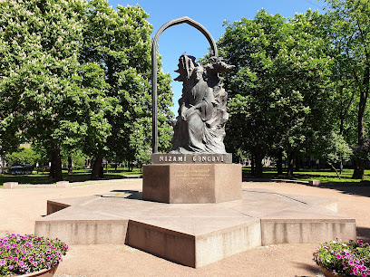 Памятник Низами Гянджеви