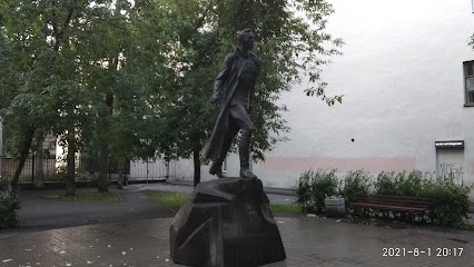 памятник Михаилу Дудину
