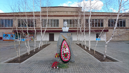 Памятник В.М. Комарову
