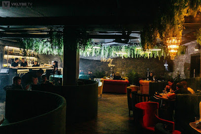 Huracan Lounge & Bar