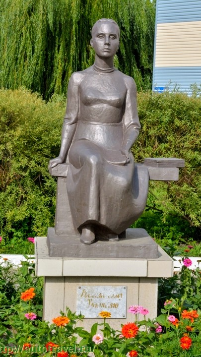 Памятник российскому учителю в Орле
