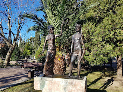 Памятник Греки с венком