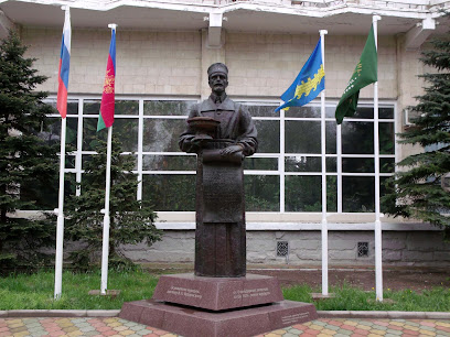 Памятник основателю курорта Будзинскому В.А
