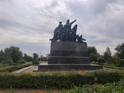 Памятник героям обороны красного Царицына