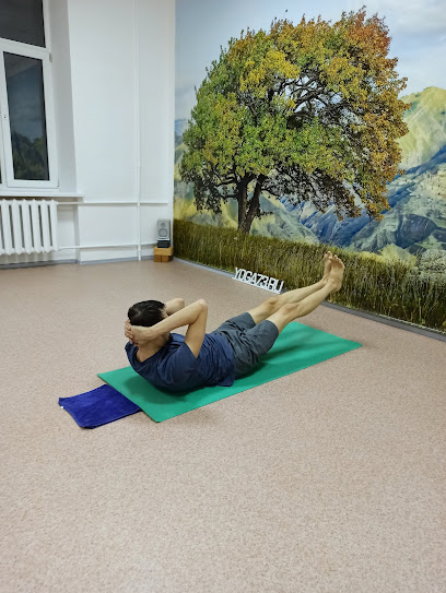 Класс йоги Сергея Парфёнова