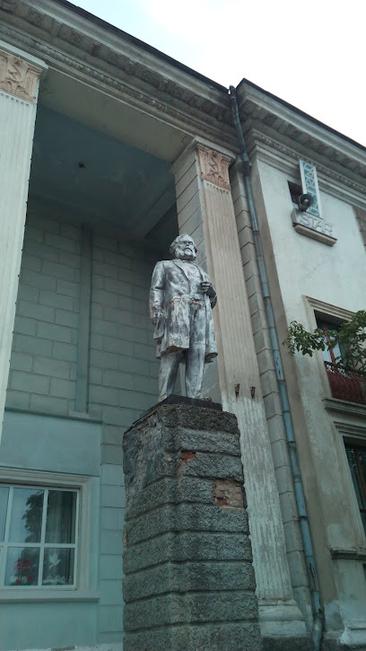 Памятник Марксу