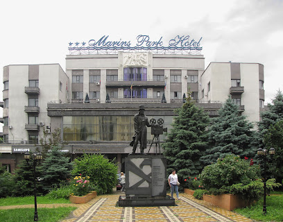 Памятник Александру Ханжонкову