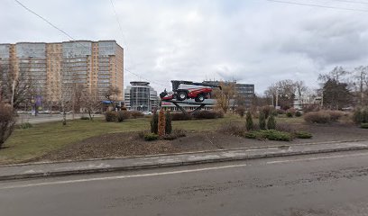 Памятник комбайну