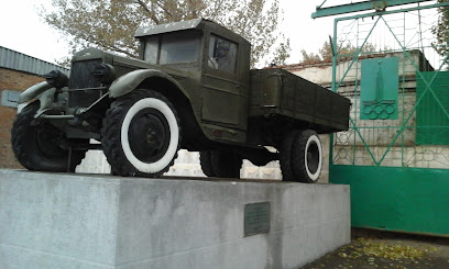 Памятник военным автомобилистам (автомобиль ЗИС-5)