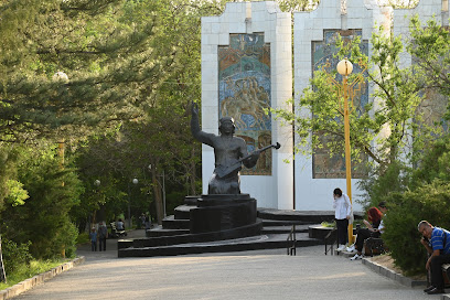 Памятник джангарчи Ээлян Овла