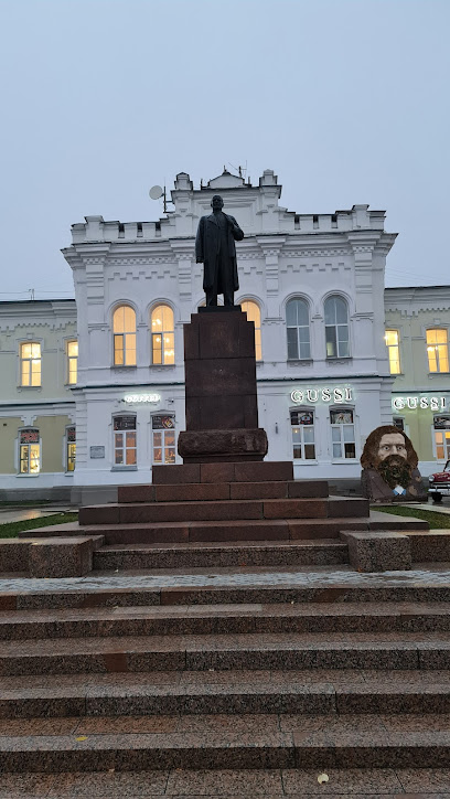 В.И. Ленин, Монумент