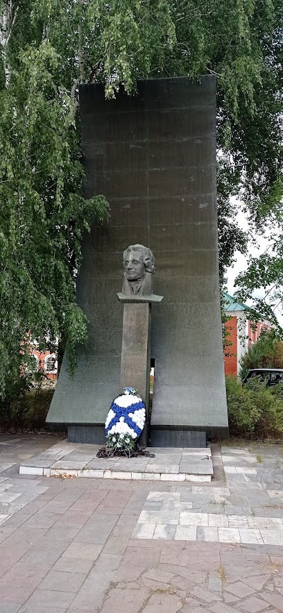 Памятник Ф.Ушакову
